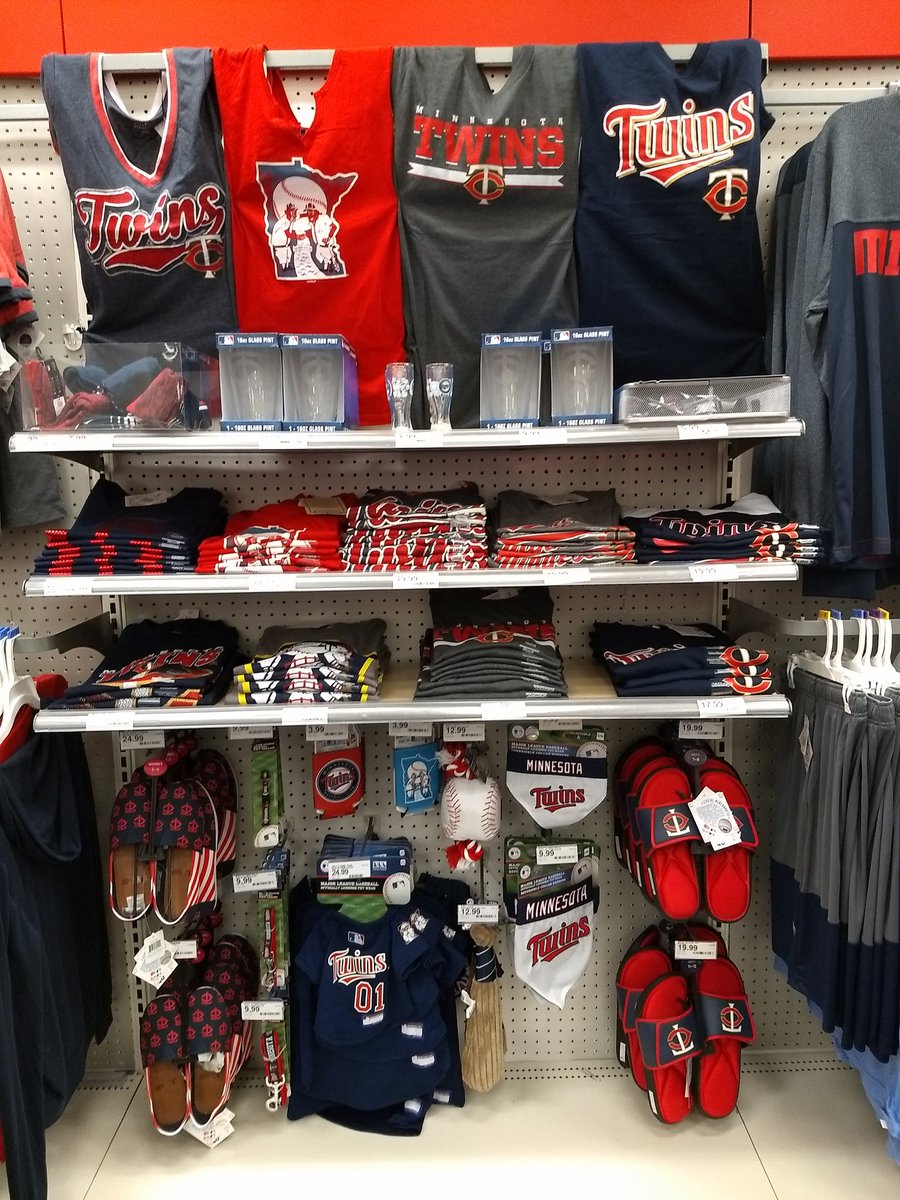 VmLaura13's tweet photo. Minnesota team pride is going on here! #t820 @JenieBrisson @Howard_JoshT @MBCurry22 @CHead820 https://t.co/9vV3f5670u