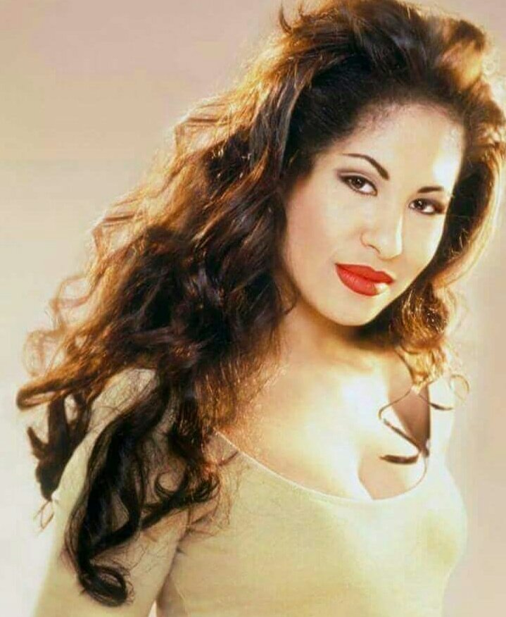 s3lenavive's tweet photo. happy birthday to this beautiful angel, She would have been 47 today 🎈👸❤🌹 https://t.co/4vM98ttPiT