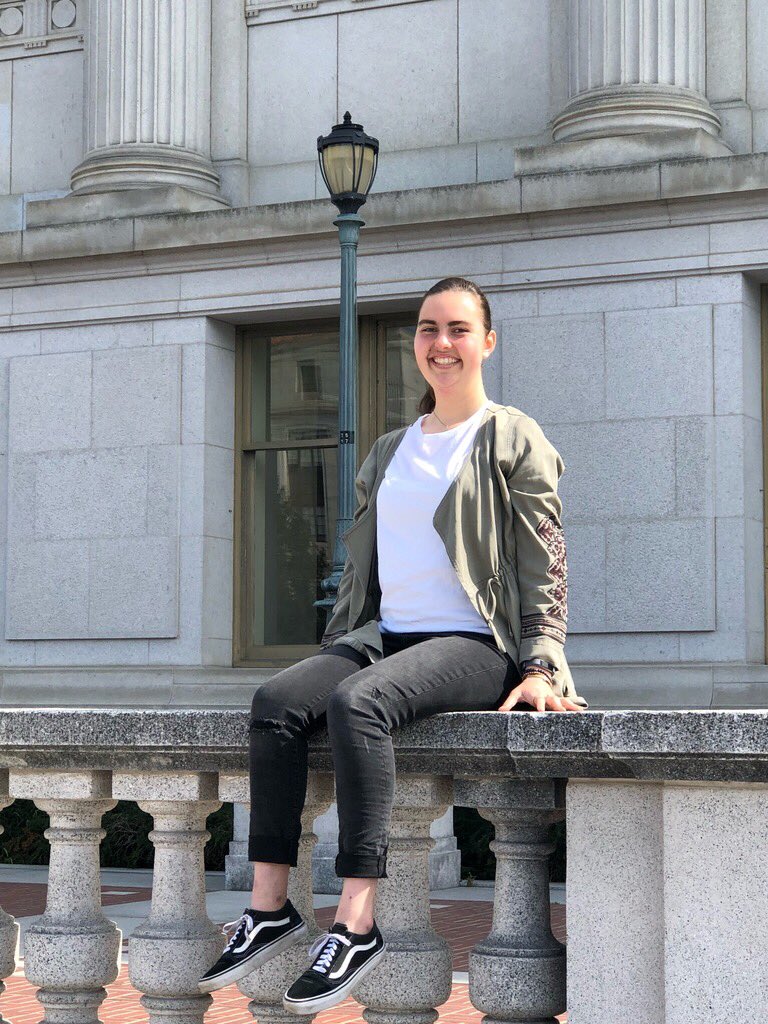 UO_SPJ's tweet photo. #MemberMonday Linden is a Super-J and PR major who has an (almost) unhealthy passion for sports and writing. Whether it’s discussing ledes, story ideas or new places to travel Linden is always excited to meet new people.
Come say hi and be sure to like our Facebook! https://t.co/8ah4IySwNi