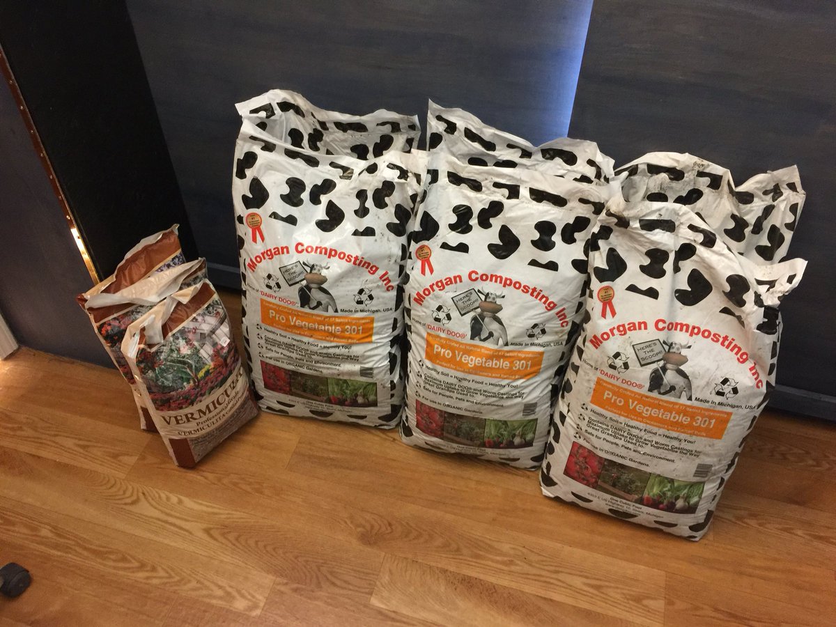 LaboratoriesC's tweet image. Getting ready to pot up my 8 little ladies! Shout out to H&amp;amp;H Excavating in Baldwin MI great people great prices and now carry smoking tomatoes soil! Might have to give it a try next run!! #cannabis #michigangrower #autoflower #fastbudsseeds