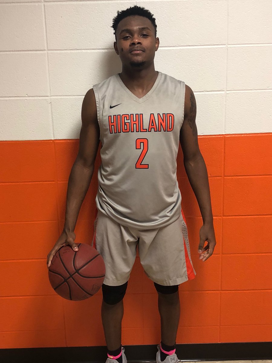 expose_him22's tweet photo. Had a great official visit this weekend at Highland!! Got stuffed with a lot of good food😂 https://t.co/trmWTo3xCD