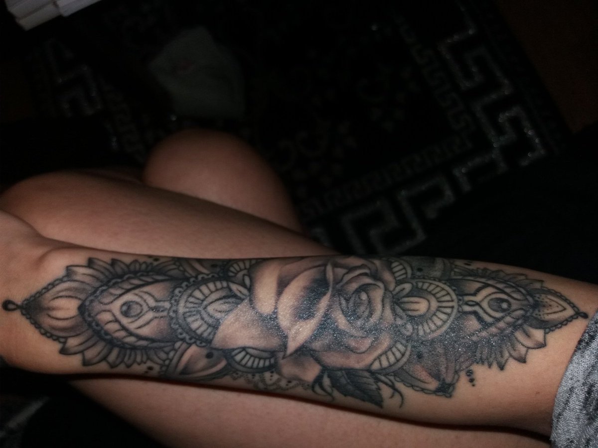 AthenaOlivera's tweet photo. ### that's my new tattoo.....mandala###❤❤❤❤❤💋💋💋💋💋💋💋💋💋🌹🌹🌹🌹🌹🌹🌹🌹🌹🌹 https://t.co/5rlt6ZlJi1