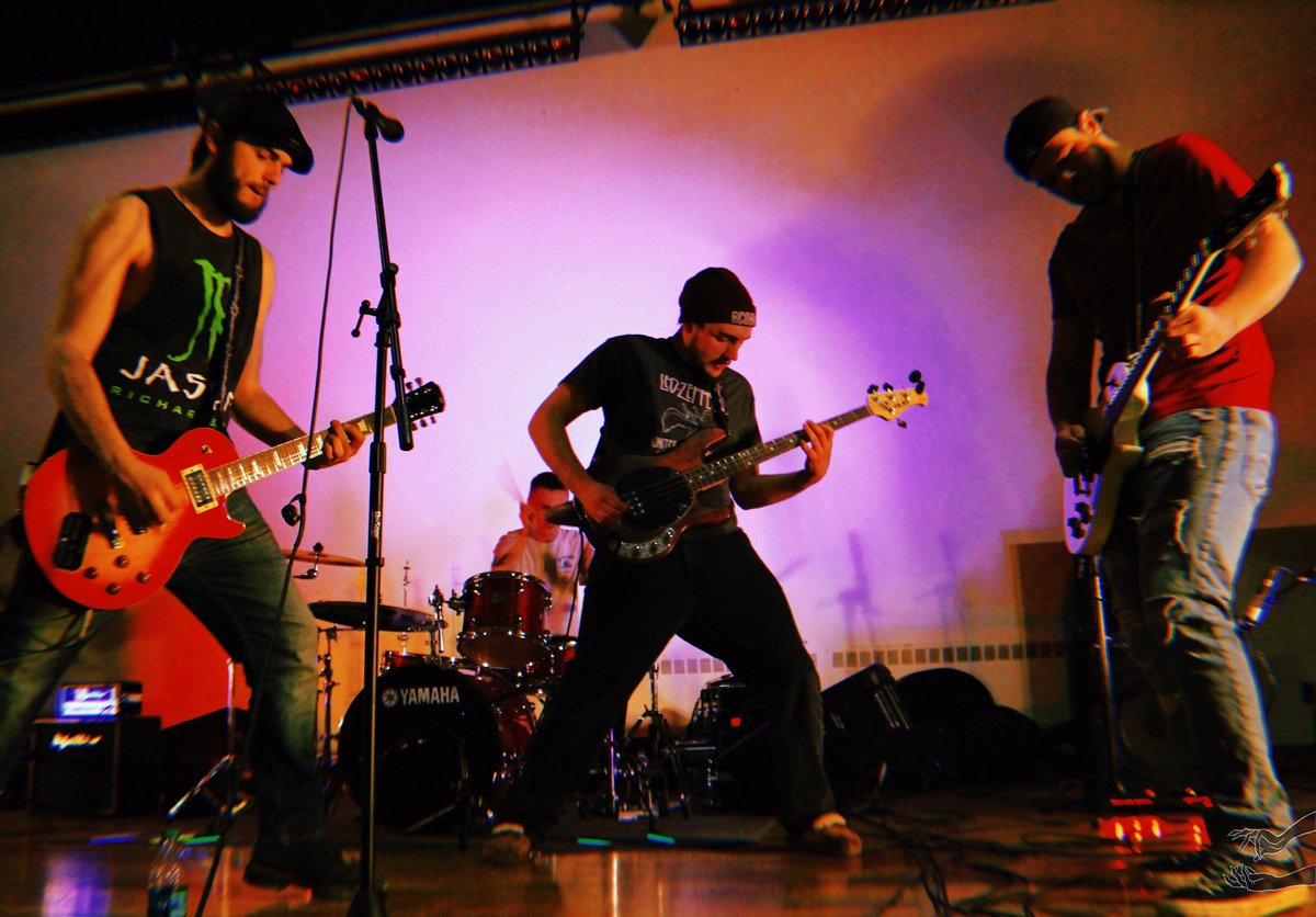 Kat8996's tweet photo. MIC /// Just A Pipe Dream @JAPD_CT /// 4/8/18 💥 (part 2) https://t.co/ejxZvYxgLL