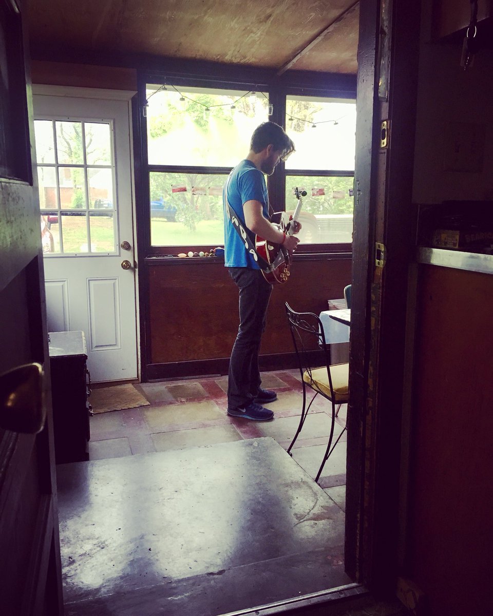 JMParsonsMusic's tweet photo. I’m number 40 on the Roots Music Report Americana Chart y’all and I’m pretty pumped! Hope y’all are having the greatest day ever and I love you tons! #americana #americanamusic #thingsineedtosay #dowhatyoulove #lovewhatyoudo #burnthishousedown #loveyall #thankful #musicislife https://t.co/pCL6ITzVFI