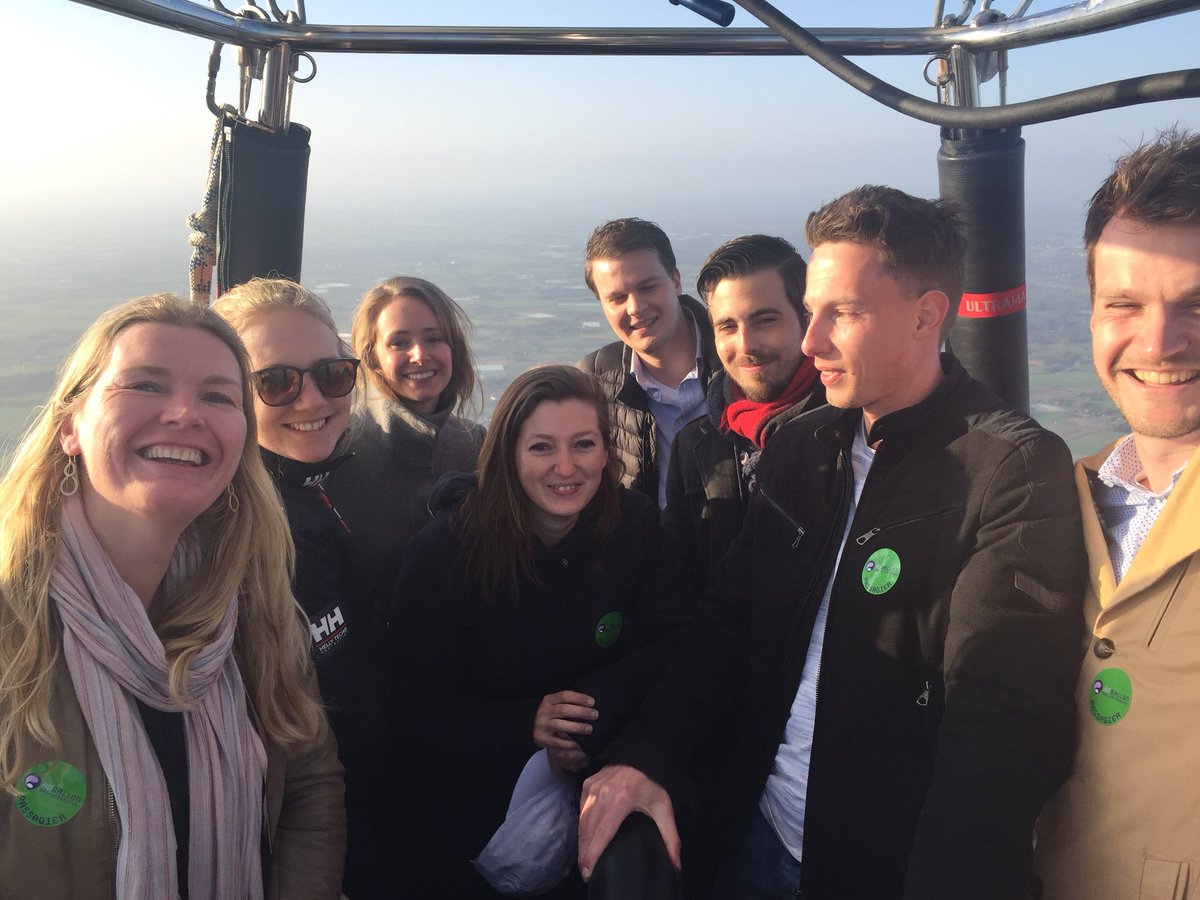 Wow! Wat een beleving! Samen met collega @EvivanRijn en de winnaars van de casus van de Inhousedag een ballonvaart maken. #genieten #verliefdopbrink