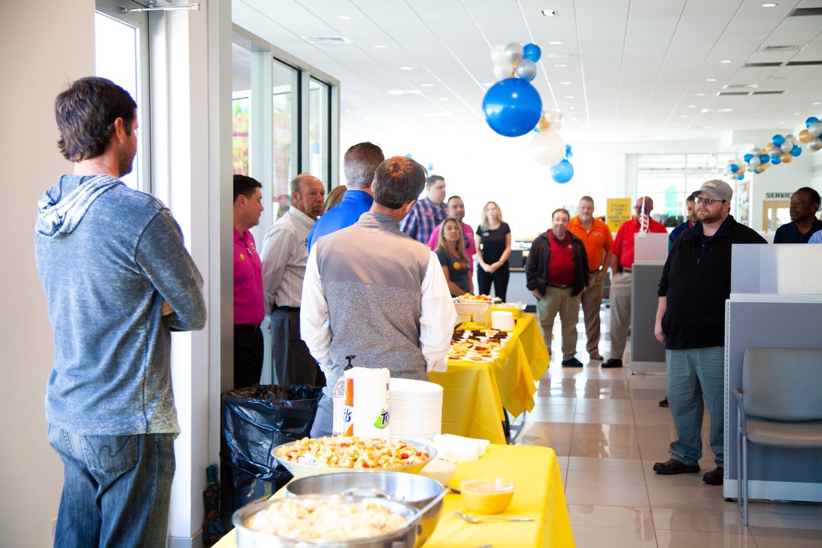 bubbawatson's tweet photo. Employee appreciation day for the entire team at @MiltonChevrolet. Always fun serving lunch to the best team in the business! #SandyAndBubbas https://t.co/p8uvl5FOwJ