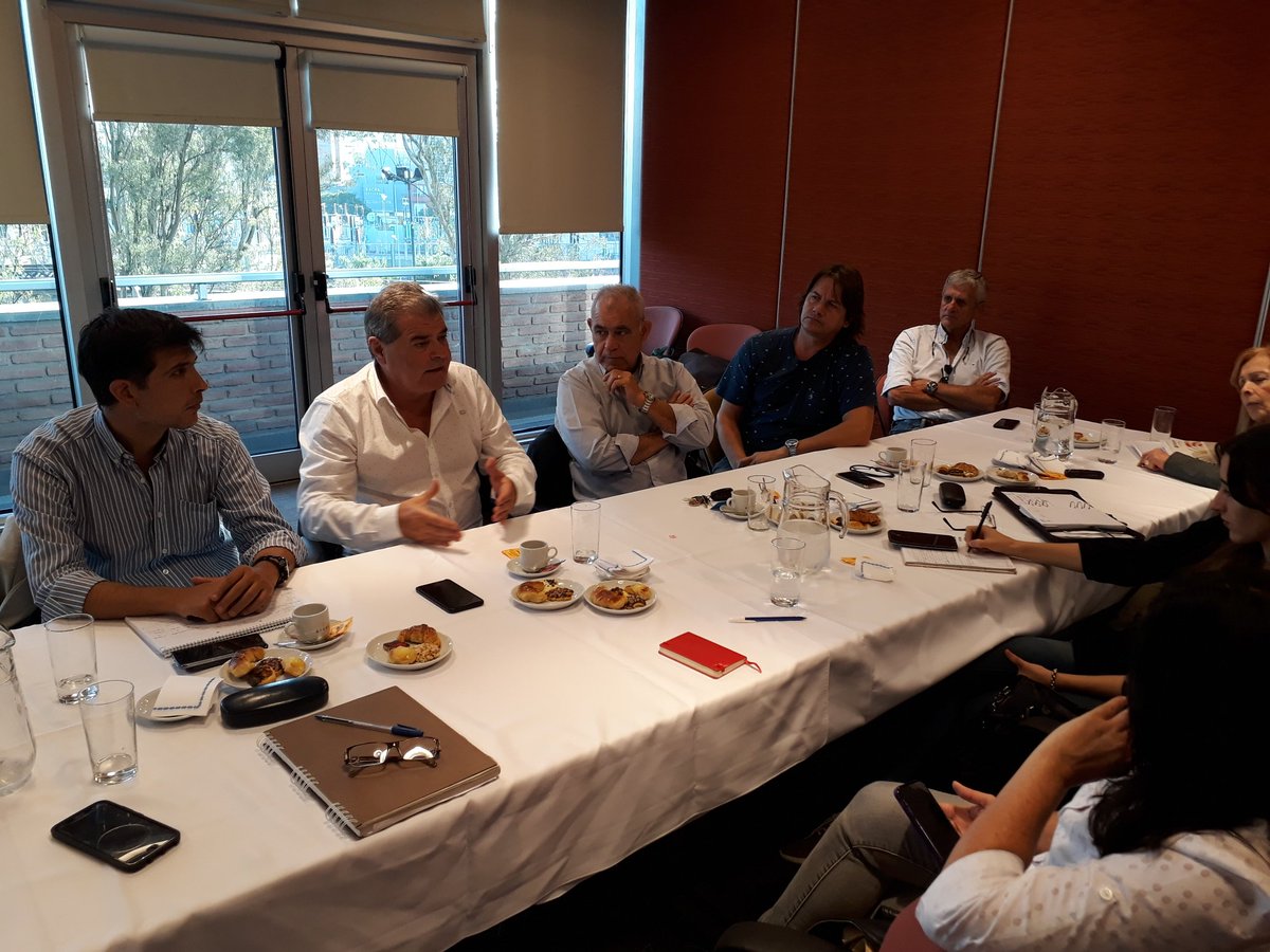 Continúa en la <a href="/BCCBA/">Bolsa de Cereales de Córdoba</a> la reunión entre <a href="/MinAgriCba/">Ministerio de Bioagroindustria de Córdoba</a> y los miembros de la <a href="/comagroalimcba/">Comunidad Agroalimen</a> Se están desarrollando los ejes de trabajo conjunto con el sector durante 2018. Programa de #BPA nueva #LeyAgroforestal y la infraestructura de los caminos rurales, forman parte de los temas.