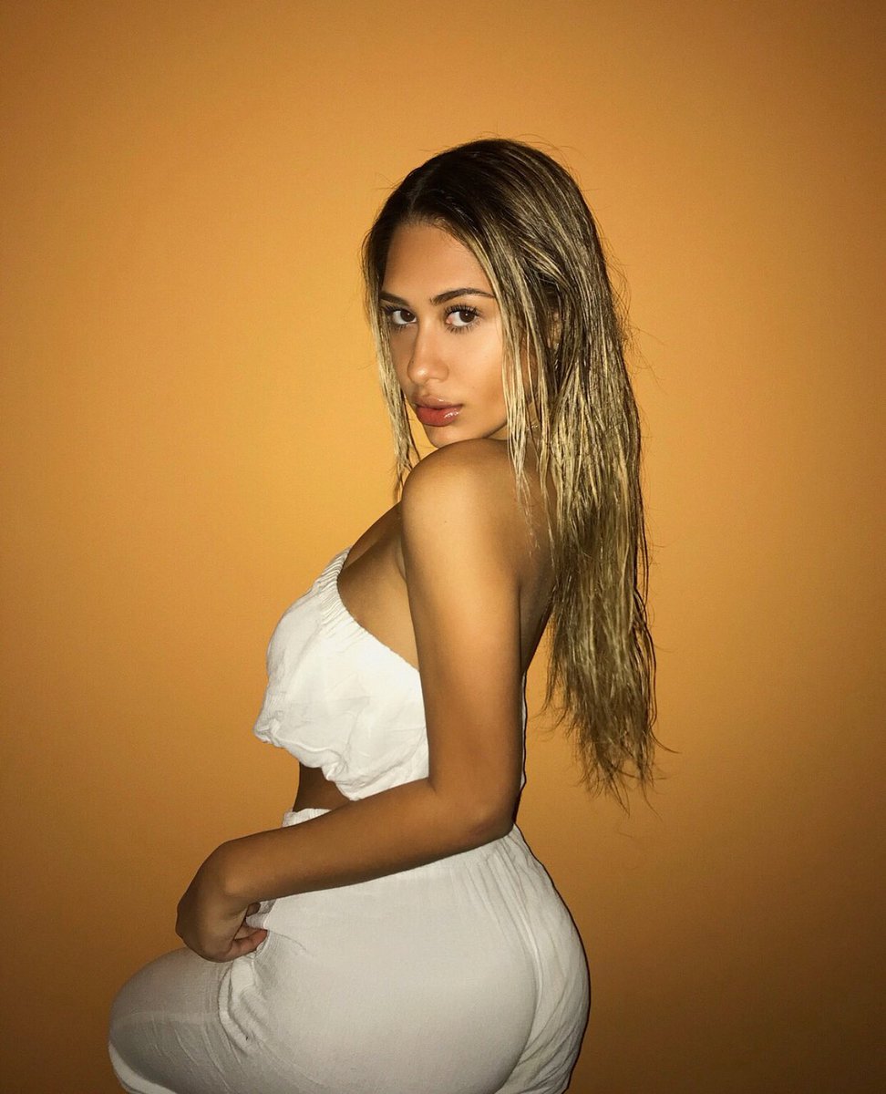 desirefuIs's tweet image. your love is therapy, no drug can give me clarity as much as you do.