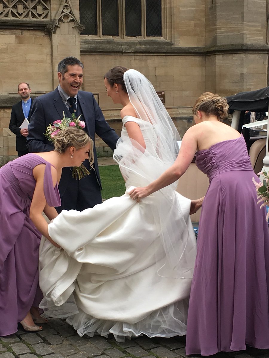 LimelightCars's tweet photo. Bridesmaids doing their job. Such job satisfaction #weddingcar #lovethisjob https://t.co/XuiOR6cyc7