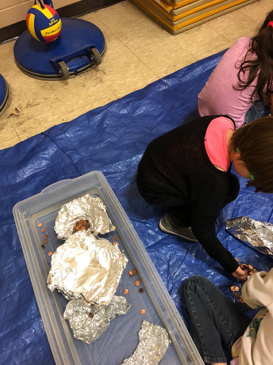 MrsKosmicki's tweet photo. The always popular aluminum foil and penny boats. #gipsmakerspace @GIPSFoundation @JeffersonGIPS #whyigive https://t.co/J6pdRnRytN