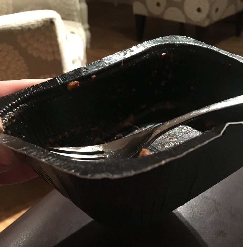 _LinzD's tweet photo. I am very impressed with @IcelandFoods non-plastic packaging - yes I did just eat my (delicious by the way) spagbol straight from the packet #classy https://t.co/6IsTkTgYyu