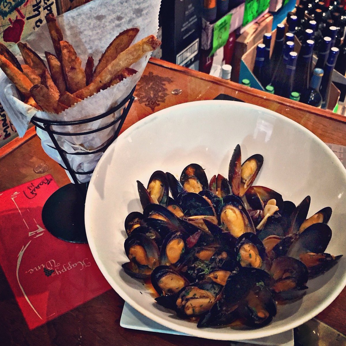 HappyWineMiami's tweet photo. #winelovers #coconutgrove #musselsandfrites #happyhour https://t.co/4Haa7QT3UY