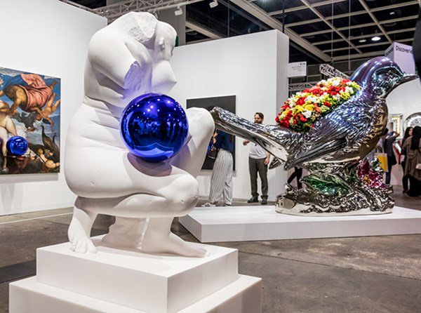 /Blog: "On Monday night of Hong Kong Art Week, the Guerrilla Girls, the US feminist activist art collective, addressed a packed lecture theatre at University of Hong Kong"
Read more by #ELEQT contributor @dvdarenberg at ELEQT.com/blog/336444