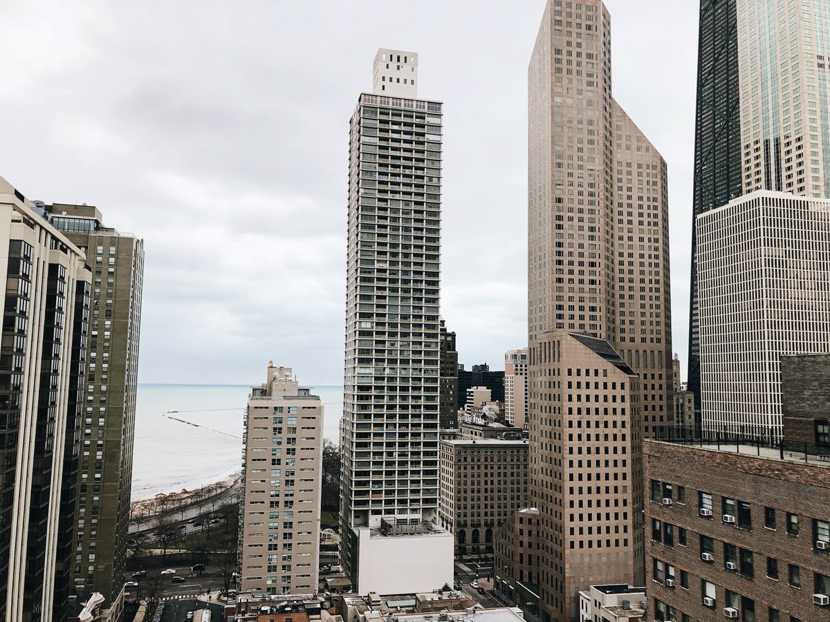 ThompsonChicago's tweet photo. Snowy lake views from our penthouse level 🌨 https://t.co/ybqqGKRd09