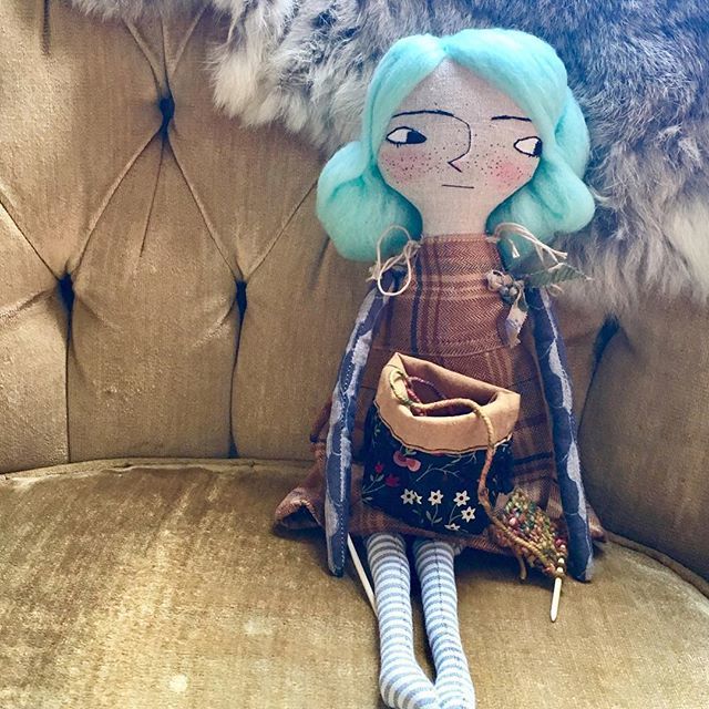 FibreShare's tweet photo. OBSESSED with this little knitting scene by @bitter.buffalo!! Remember to enter her giveaway post a couple pics back in our feed by 6 PM (CST) tonight! 😉
📷: @bitter.buffalo
・・・
I couldn’t resist drafting a tiny Adventurer bag! And of course if I … https://t.co/EIAK4nBiec https://t.co/YYEV0khbYH