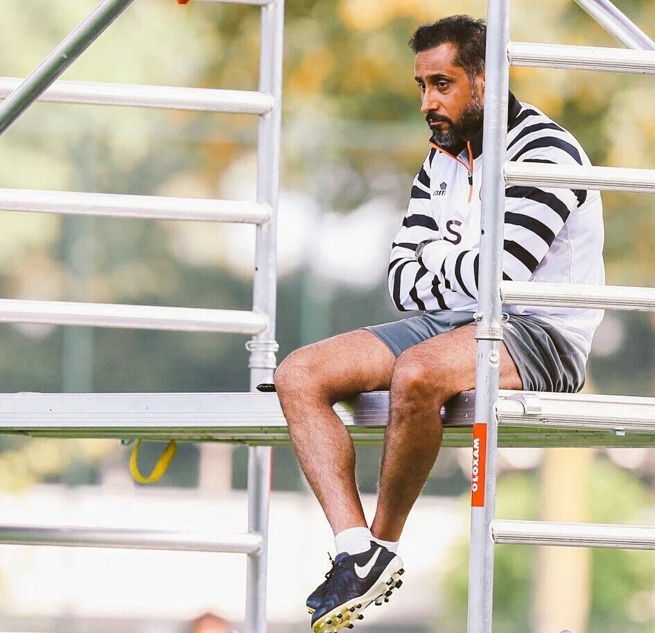 ياجماعه جد جد جد صدق والله هذا جد ريس لهذوليك..
وحتى صحيح ان الريس هذا يطالب بحقوقه من الشباب😂😂😂😂🤣