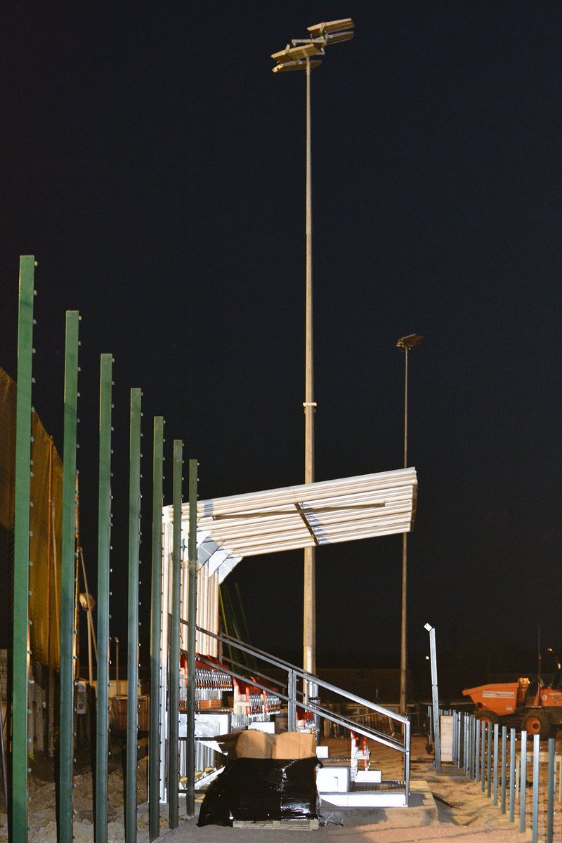 pitchside_bp's tweet photo. Got to the club noticed stand is being put up today will take some daytime shots when it is fully done looking nice though @NMFCTWEETS @needhammktfc @NMAcademy1 #3GPitch #NewStand #Development #NMFC #NeedhamMarketfc @SuffolkFA https://t.co/Jyp4Bg4i36
