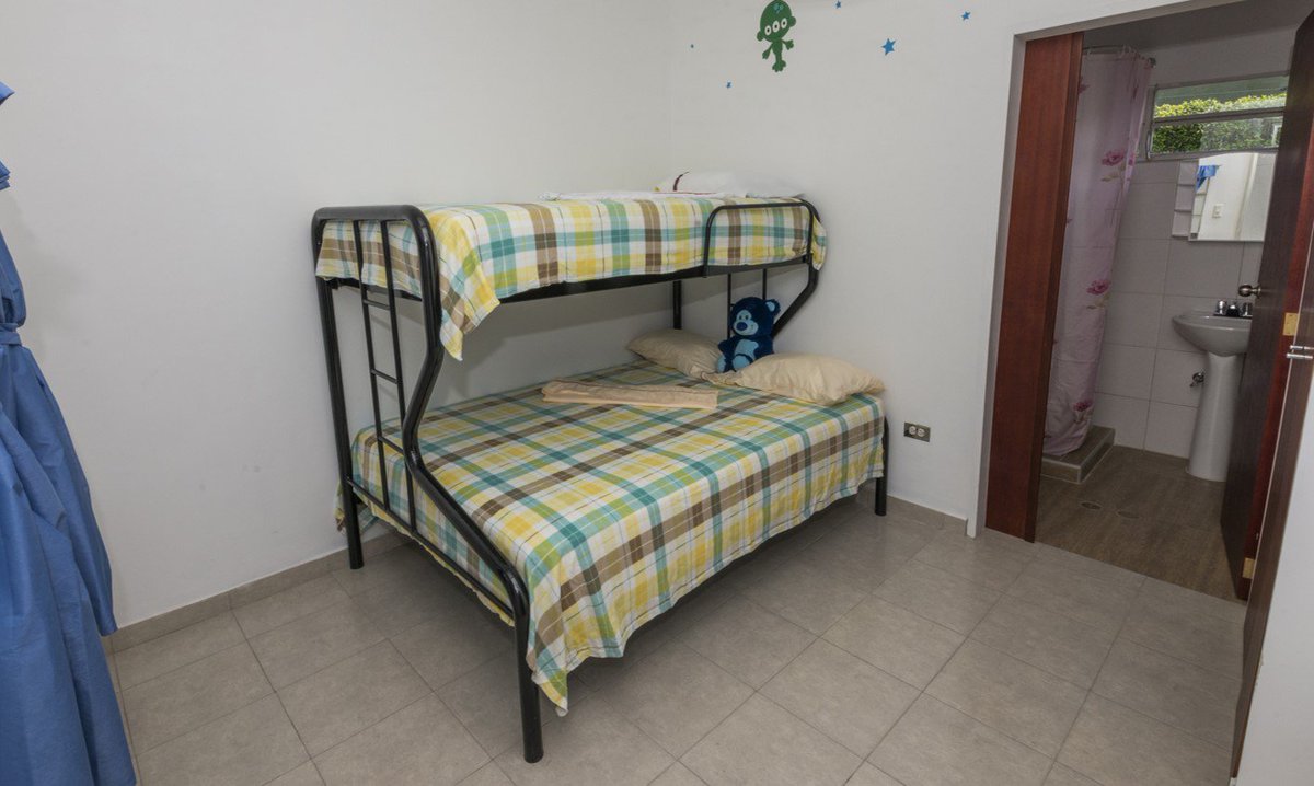 casaronaldvzla's tweet photo. En la Casa tenemos:
-24 habitaciones con baño
-4 cocinas equipadas
-lavandería
-ambulancia para emergencias
-sala de televisión
-área de juegos y parque infantil
TODO gratuito para las familias del interior que viajan a #Caracas por tratamiento médico para sus hijos
RT si pueden https://t.co/Ajbg1xnVJj