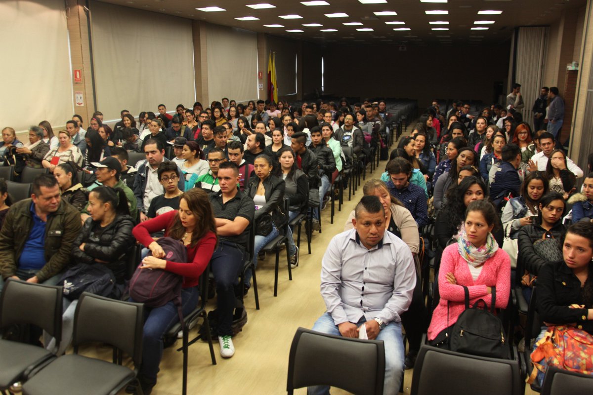 sencisomoda's tweet photo. Una vez más el Centro de Manufactura en Textil y Cuero, abre sus puertas y le brinda calurosa #BienvenidaSENA a nuevos soñadores: 640 aprendices que inician su etapa de Formación Profesional Integral. #SENA el lugar de las oportunidades! https://t.co/pzL0pBSsaU