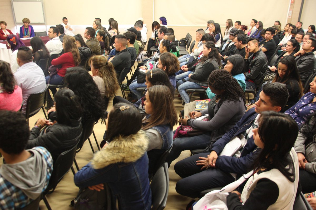 sencisomoda's tweet photo. Una vez más el Centro de Manufactura en Textil y Cuero, abre sus puertas y le brinda calurosa #BienvenidaSENA a nuevos soñadores: 640 aprendices que inician su etapa de Formación Profesional Integral. #SENA el lugar de las oportunidades! https://t.co/pzL0pBSsaU