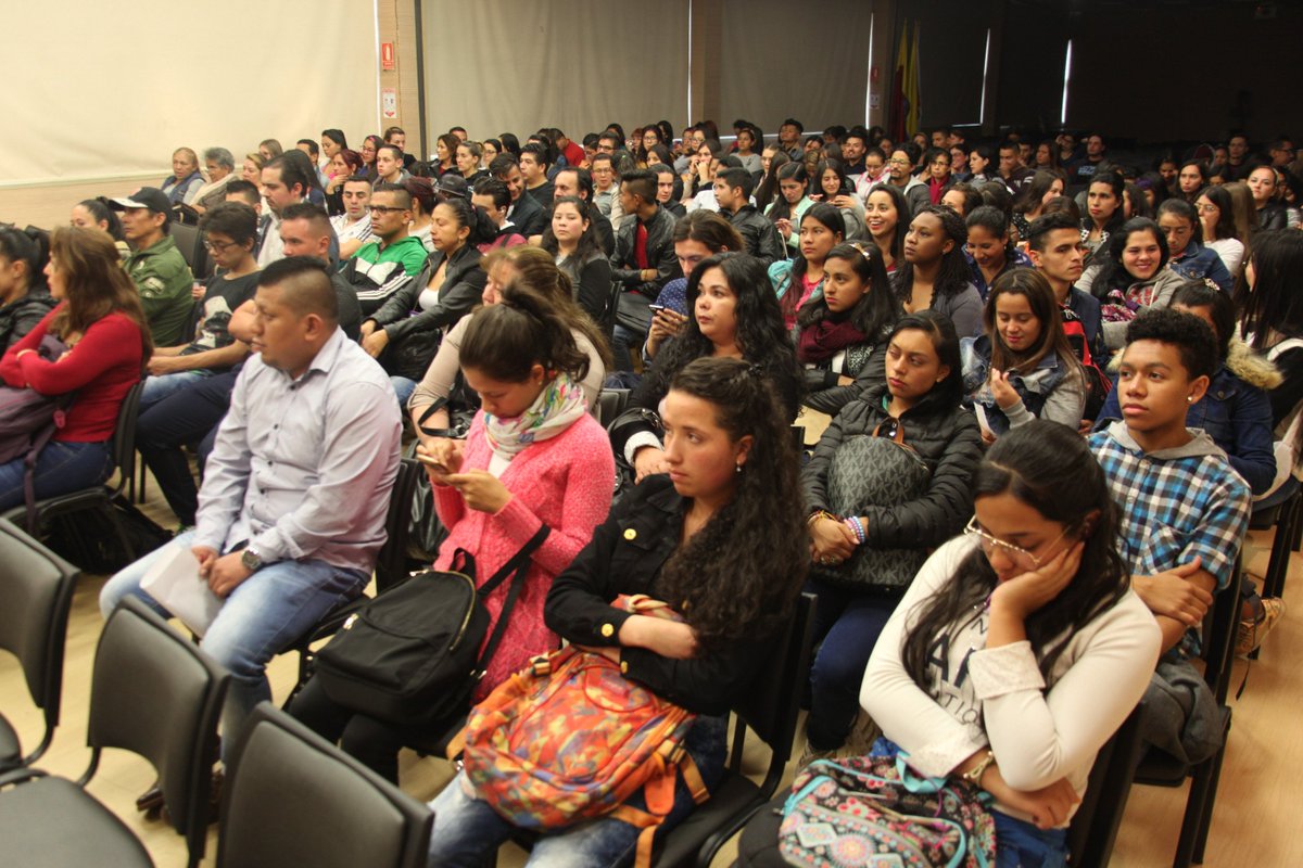 sencisomoda's tweet photo. Una vez más el Centro de Manufactura en Textil y Cuero, abre sus puertas y le brinda calurosa #BienvenidaSENA a nuevos soñadores: 640 aprendices que inician su etapa de Formación Profesional Integral. #SENA el lugar de las oportunidades! https://t.co/pzL0pBSsaU