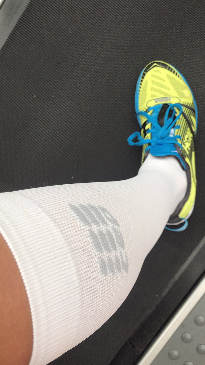 TriathlonKim's tweet image. Enjoyable run miles in the comfort of @CEPSportsUK ... love the simplicity of the white socks #truecompression #treadmill