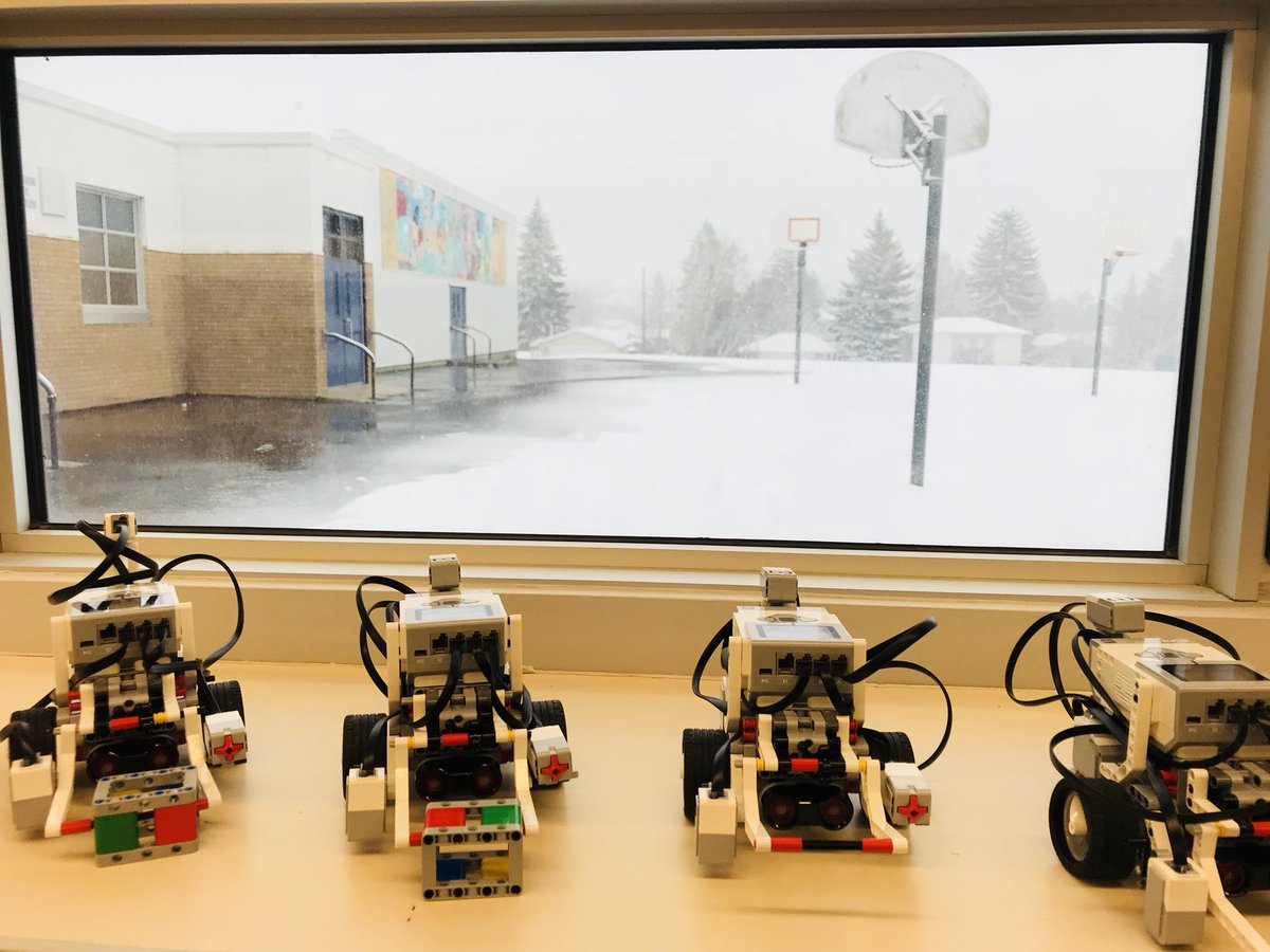 allboysCBE's tweet photo. Our new #legomindstormsev3 are set up and ready for our boys to program #allboysprogram #yycbe #abed #robotics https://t.co/F0LVcdJuQq