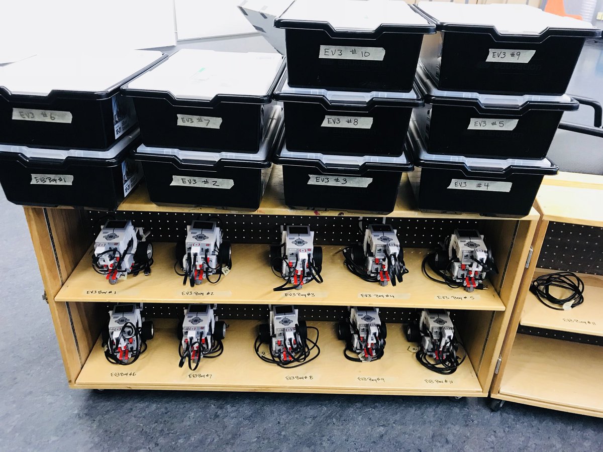 allboysCBE's tweet photo. Our new #legomindstormsev3 are set up and ready for our boys to program #allboysprogram #yycbe #abed #robotics https://t.co/F0LVcdJuQq