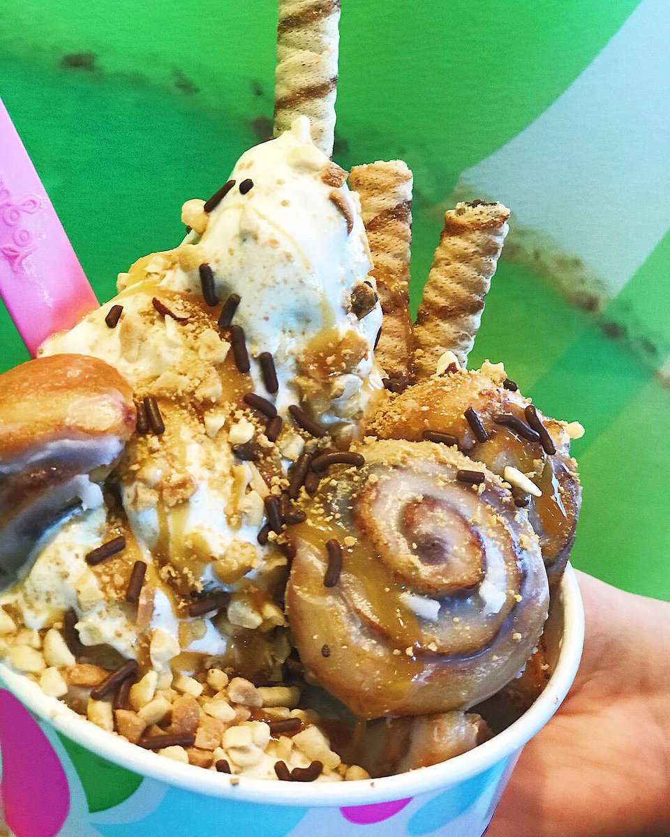 YogurtlandSM's tweet photo. CinnaMONDAY rolls with your favorite foryo!@yogurtlandsm
.
.
.
#yogurt #yogurtland #yogurtlandsm #froyo #froyoforever #dessert #dessertporn #follow #healthy #foodie #foodstagram #foodporn #foodgasm #yummy #santamonica #yummy https://t.co/7uqaprs9b7