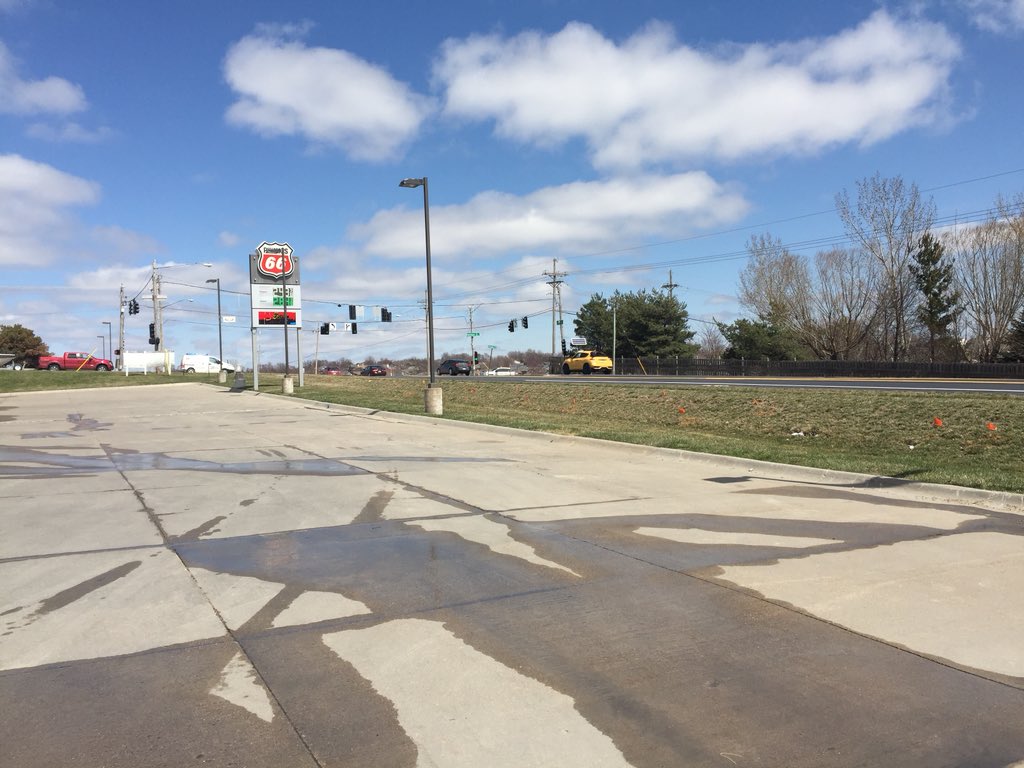 CraigNigrelli's tweet photo. This was a pleasant surprise as I drove on Harrison this morning. 168th between Harrison and Giles is back open and nicely paved. #SpringConstruction #OmahaArea #SarpyCounty https://t.co/LJknKB8npc