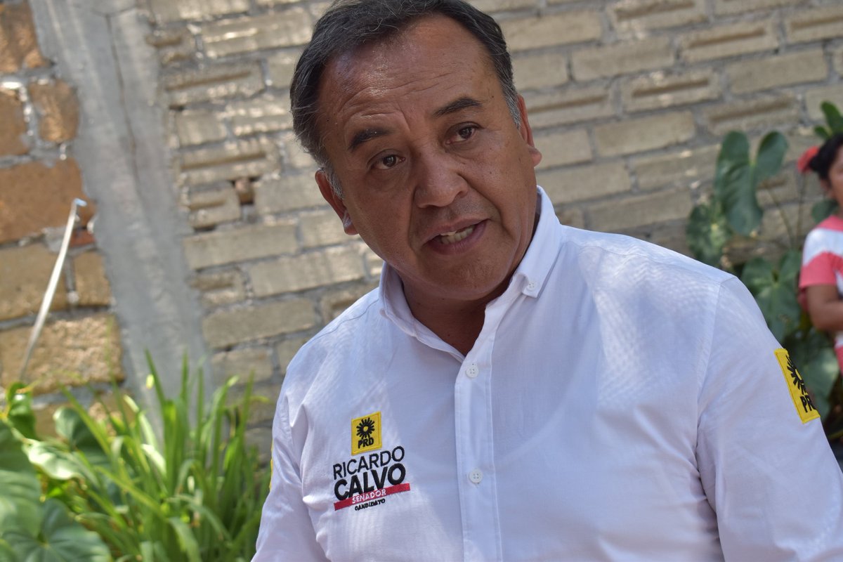 DipRicardoCalvo's tweet photo. En la Colonia Justo Sierra de #Mazatepec compartí con vecinas y vecinos las propuestas que crearán mejores oportunidades para la ciudadanía, de está manera construiremos una sociedad justa e igualitaria. 
#PRDMásFuerteQueNunca 
#PartidoQueCumple 
#MásTrabajoMásResultados https://t.co/nR4kGBc1kS