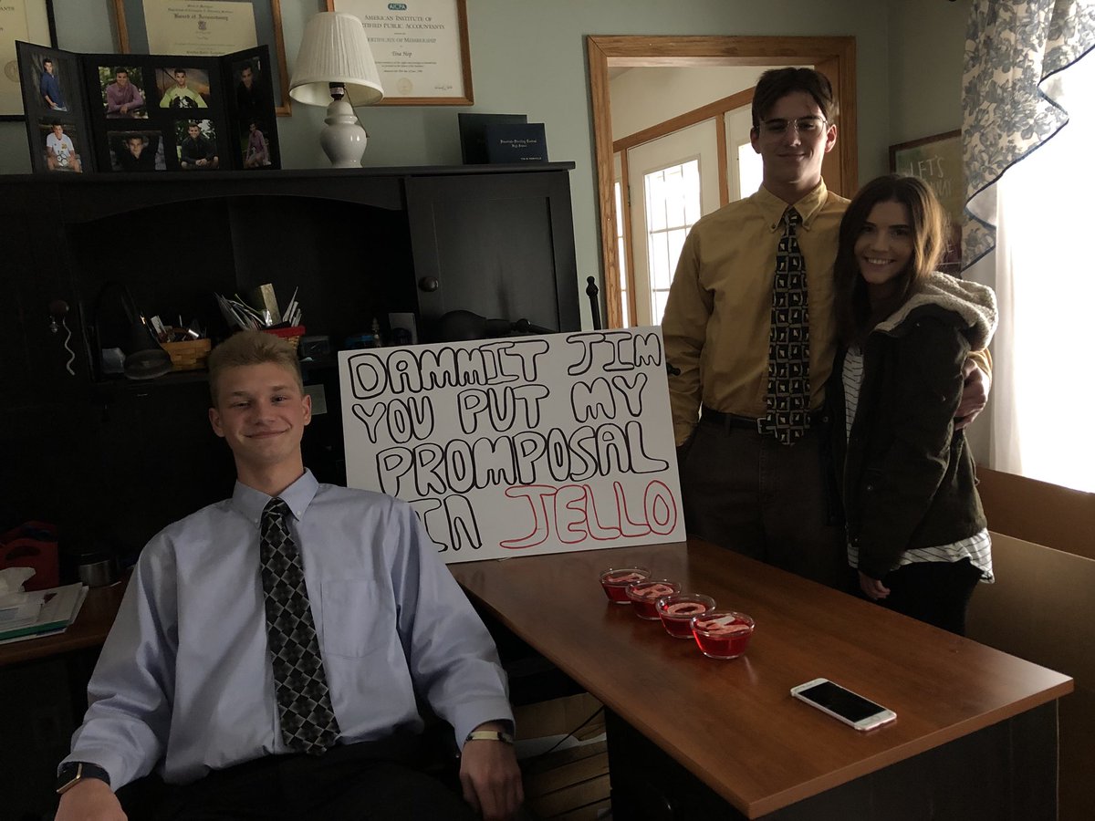 briannagee03's tweet photo. Bears. Beets. Prom. 👌🏻👌🏻 https://t.co/as7K44LwMM