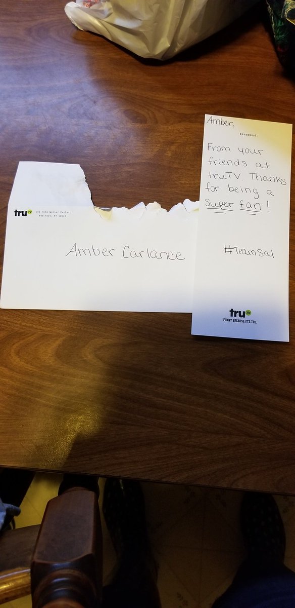 AmberCarlance's tweet photo. Omg thank you so much @truTVjokers for this amazing gift!!! I am so incredibly grateful and thankful!!! I love Sal, Joe, Murray and Q so much and they mean the world to me!!!😄😍💖💝🎉 https://t.co/1dikSVk49h
