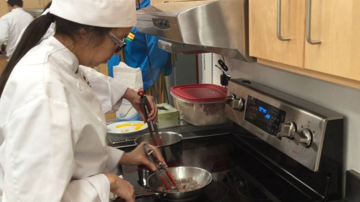 CBCTBay's tweet photo. Celebrity chef stages cooking contest with Dennis Franklin Cromarty students | CBC News https://t.co/xGgphG94fM https://t.co/ZTgy1ADukB