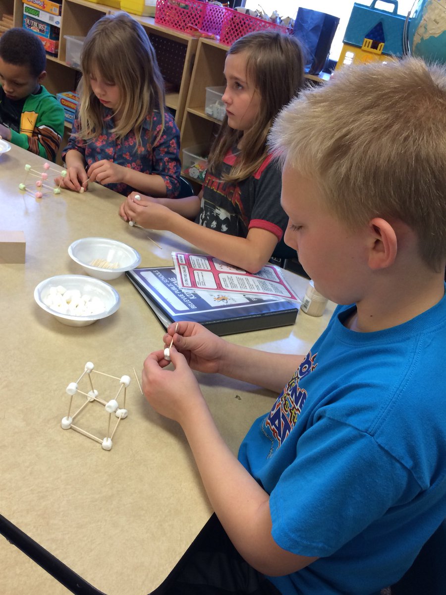 PeterSarpyElem's tweet photo. #bpssteam #kidtimeSTEAM #BPSNE @TheFortFalcons making 3D structures https://t.co/4NKbkGjcqP