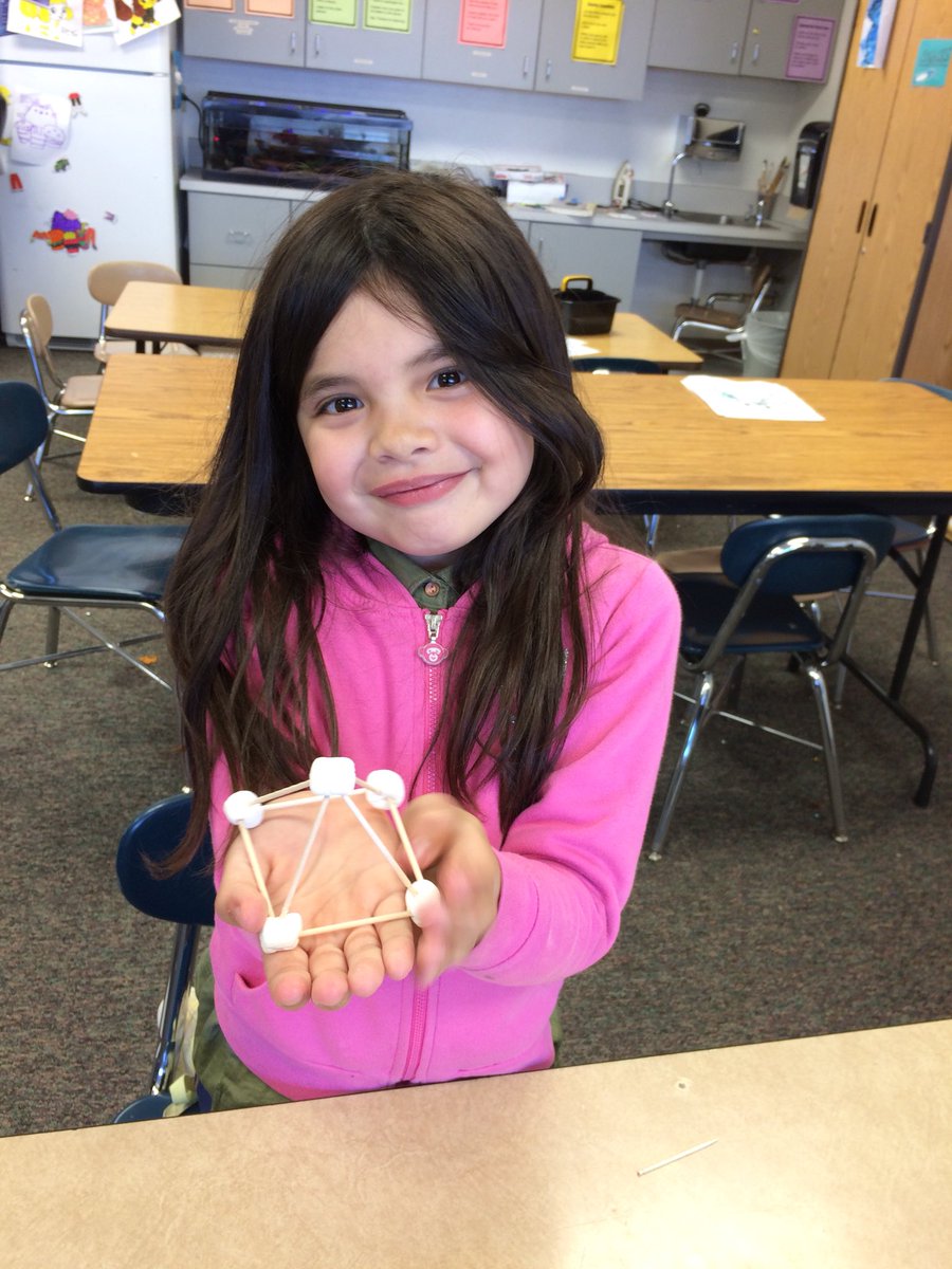 PeterSarpyElem's tweet photo. #bpssteam #kidtimeSTEAM #BPSNE @TheFortFalcons making 3D structures https://t.co/4NKbkGjcqP