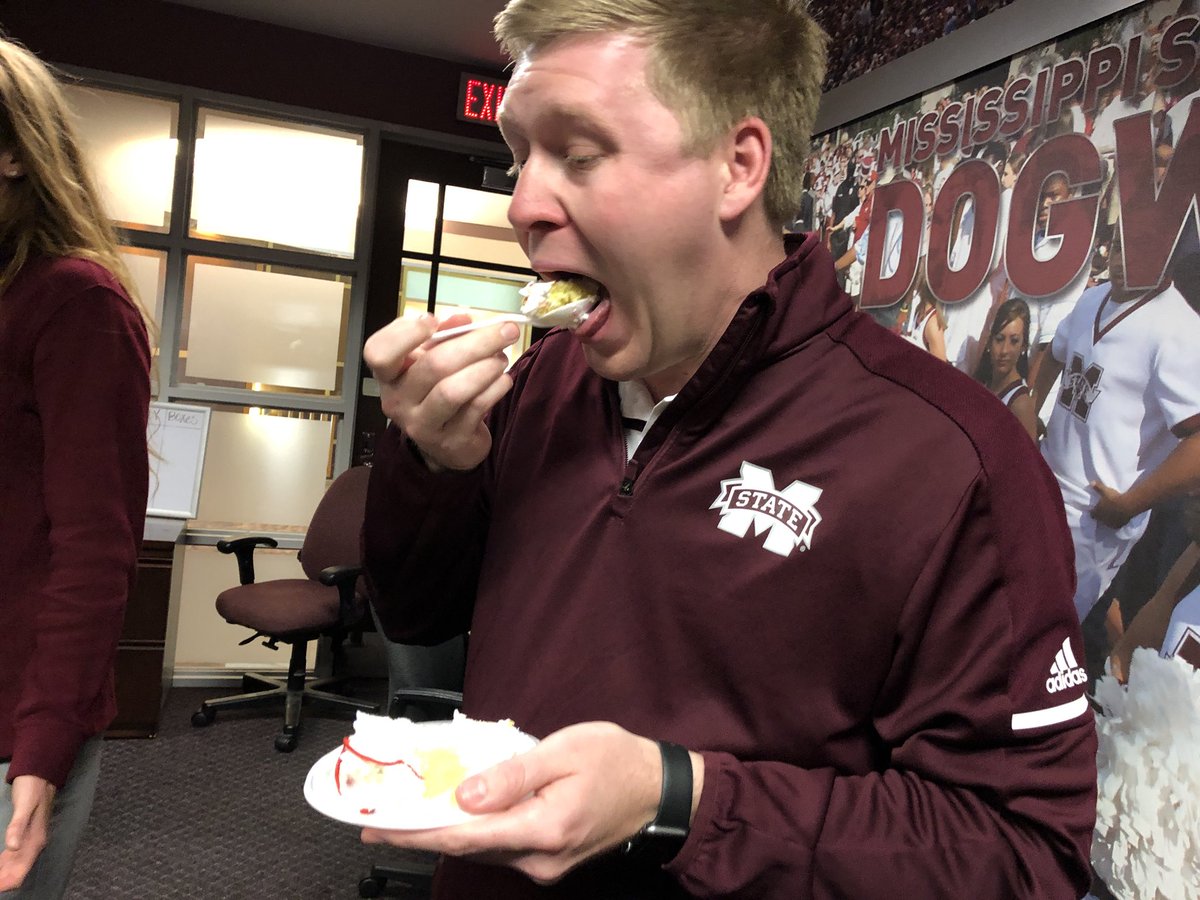Madison_Francis's tweet photo. May your 28th year be as good as this bite of cake. 

Happy birthday @RhettHobart! https://t.co/X1IfU7dDK4