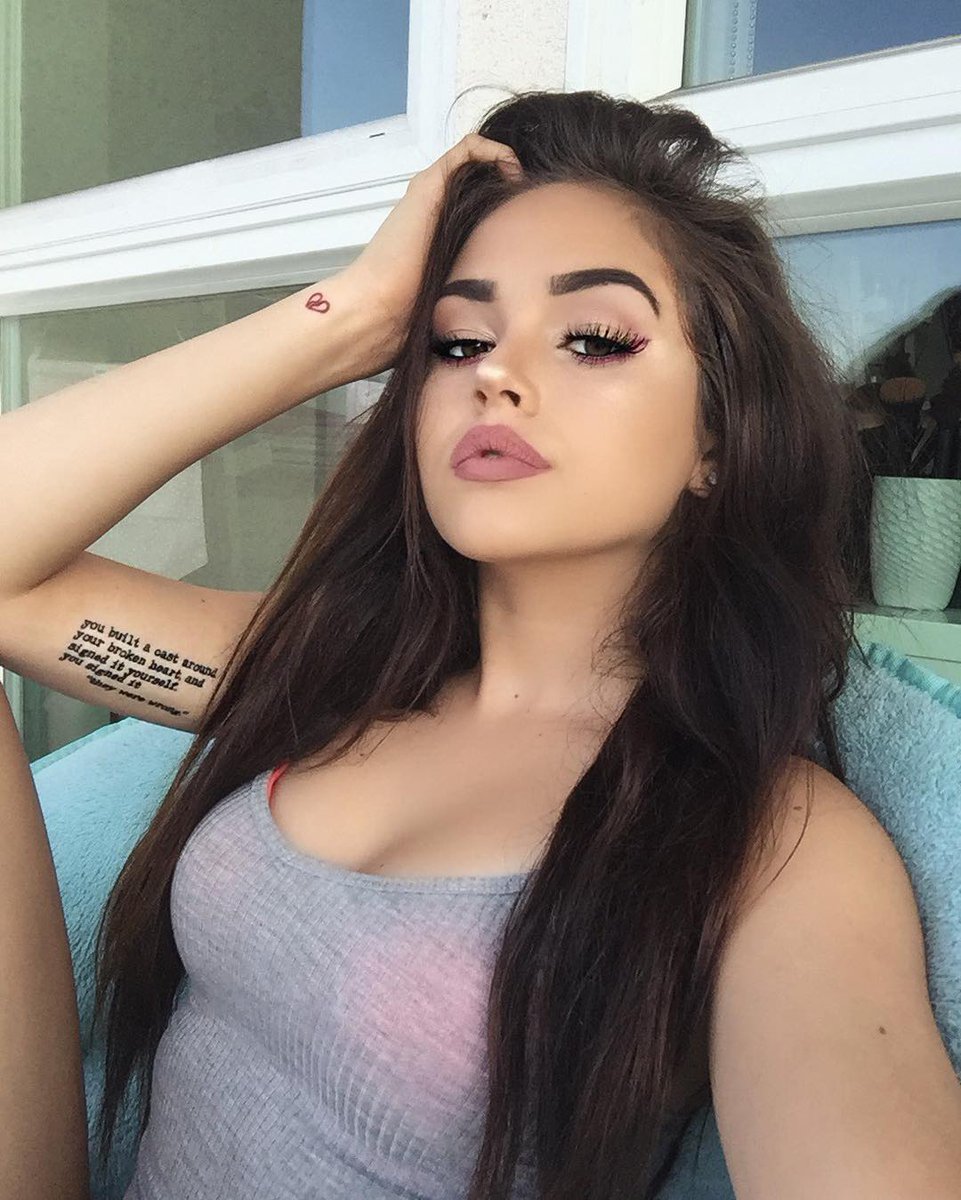 xbeazeta's tweet photo. call me baby 🌸🌸 https://t.co/rlkOON0mVo