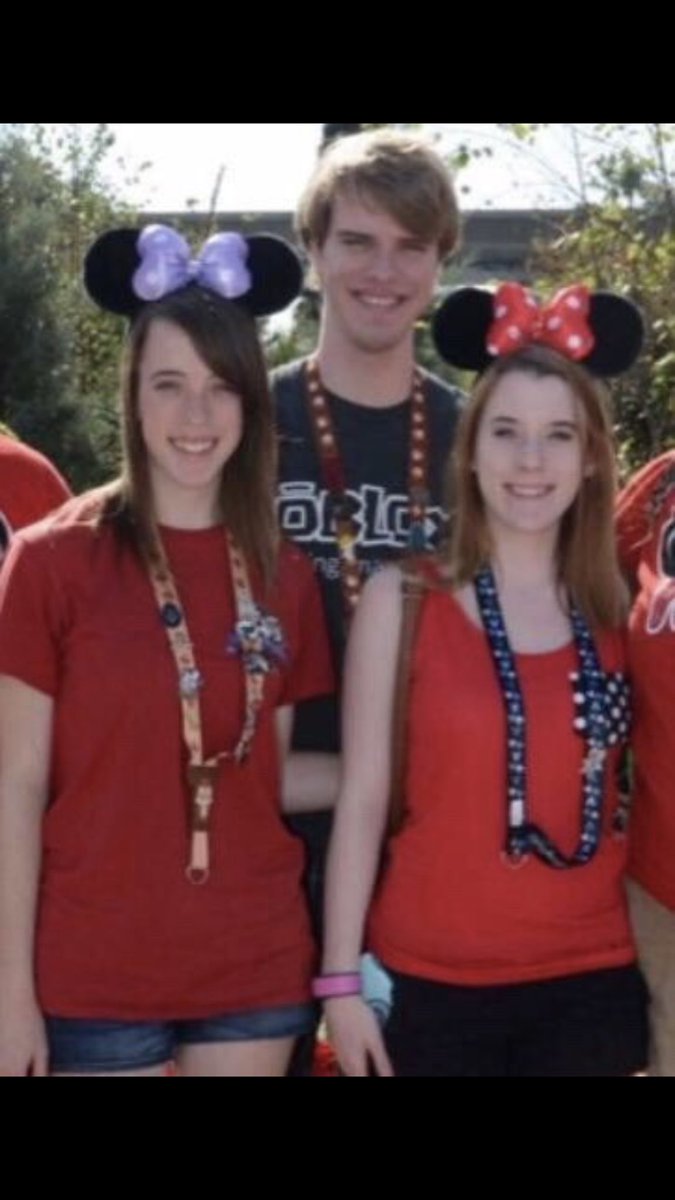 GetawaySwiftly's tweet image. @taylornation13 @taylorswift13 YOU GOT YOUR TRIPLET SWIFTIES FLYING FROM ATL FOR OUR 22ND BIRTHDAY FOR OPENING NIGHT!!! CANT WAIT TO BE FEELIN 22 ON OPENING NIGHT!!!!