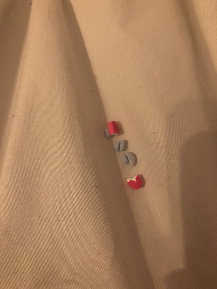 DeafinatelyS's tweet photo. Y’all!! I was looking in my bag for something and found parts of busted up Xanax and two halves of Benadryl!! #Mondaymotivation complete! #trumpsurvivalkit https://t.co/yUinLQvrb7