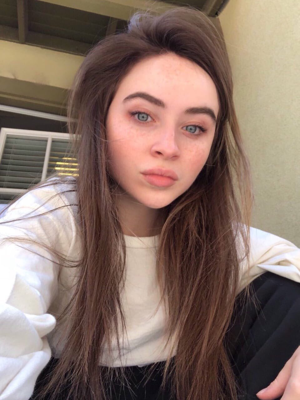 Reasons To Smile on Twitter: "Sabrina Carpenter brunette.…