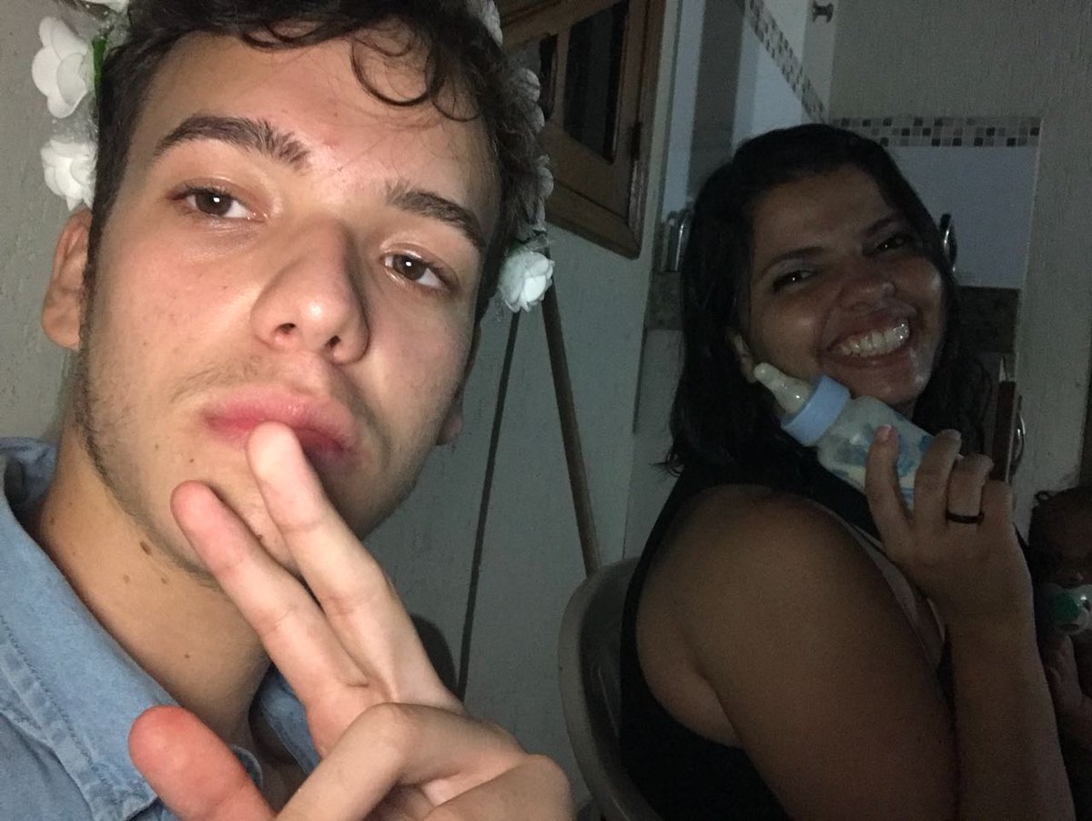 _andradelais's tweet photo. Quando o n��vel do álcool é lá em cima! https://t.co/yN6RUCLwUv