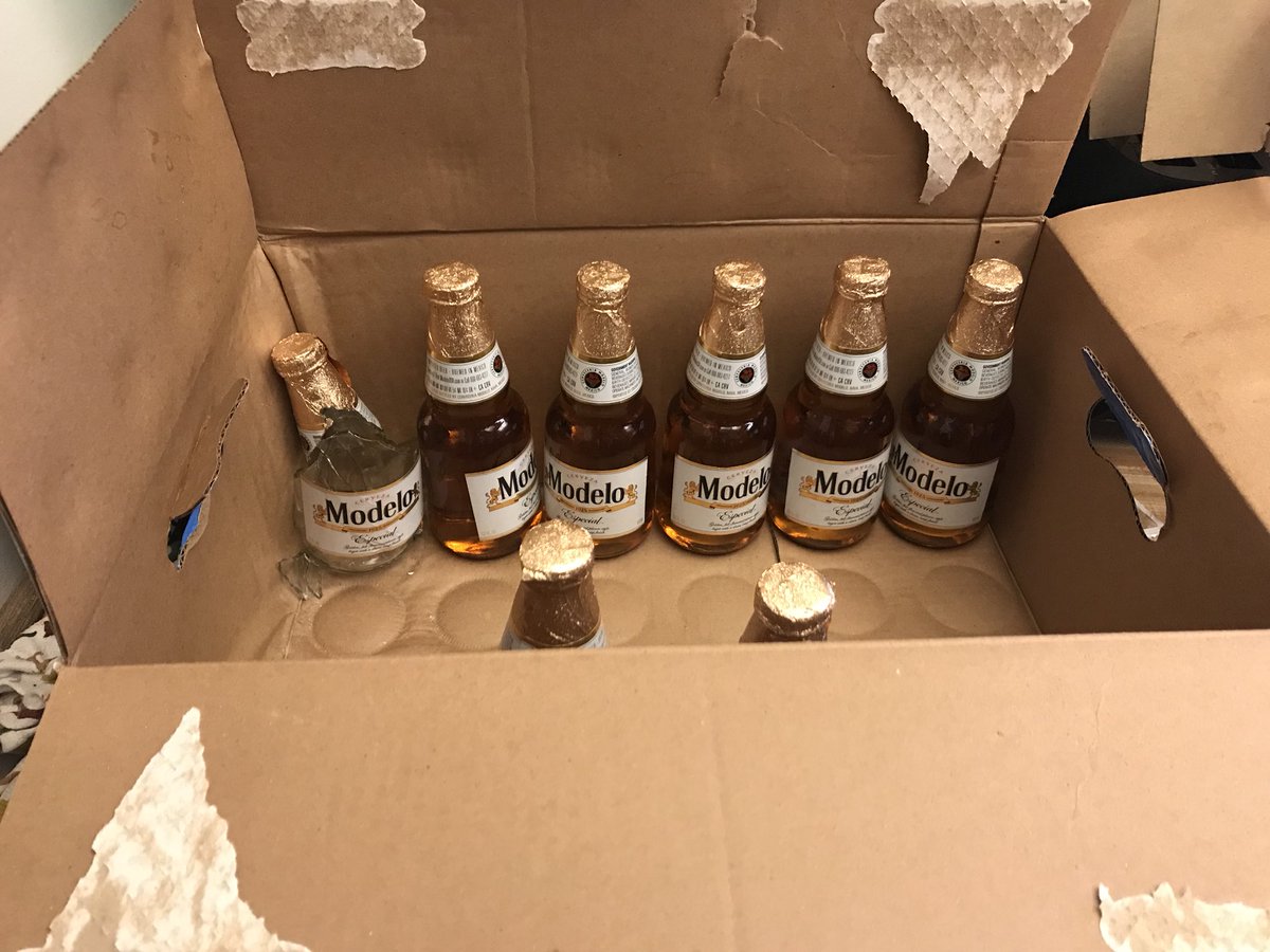 CodyKlop's tweet photo. Got a nice little surprise in my box of Modelos for my party. I thought I bought a 24 pack, I was mistaken it was a 23 lol. #23pack #modelo #ripoff https://t.co/kEaR6svAXn
