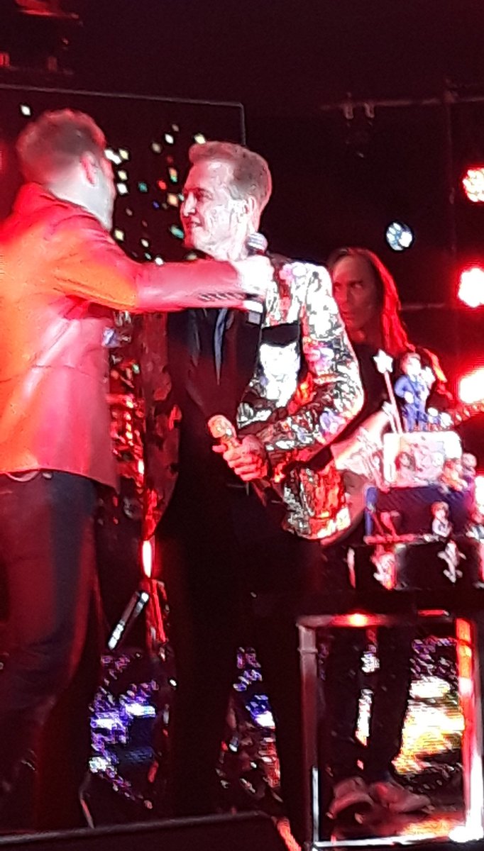 SandraVMunoz's tweet photo. @EmmanuelOficial feliz cumpleaños un honor estar contigo este día https://t.co/RmX5JpaG2d
