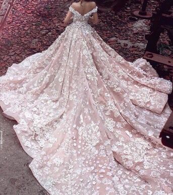 TopOutfits's tweet photo. This dress is just stunning 😍💫 https://t.co/968vz0AfGA
