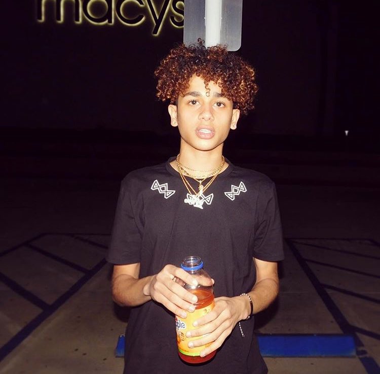 makingkash's tweet photo. definitely not at Macy’s at 10:30 at night https://t.co/CdAJYdZ7Hf