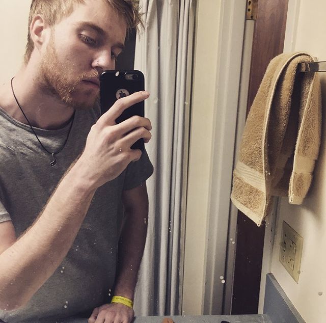 bleedingblueboy's tweet photo. 2 more weeks of this dirty ass dorm mirror then i’ll be getting an apartment 😱(an apartment with austin, yes i see u austin whats up) https://t.co/DVT2U118ws https://t.co/gfVGmjV2MD