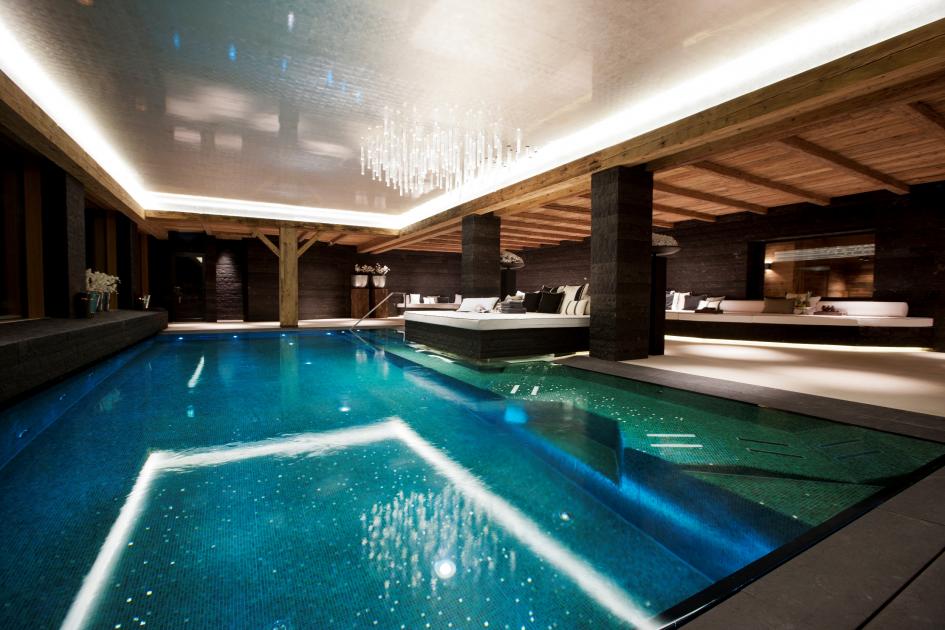 An overwhelming amount of wellness at Chalet N @Lech_Zuers Which is why it's in our Top 10! ow.ly/hGTx30i5QWQ #TopSwimmingPools #LuxurySki #Wellness #UltimateChalets @Luxurywellness @TeleSkiSnow