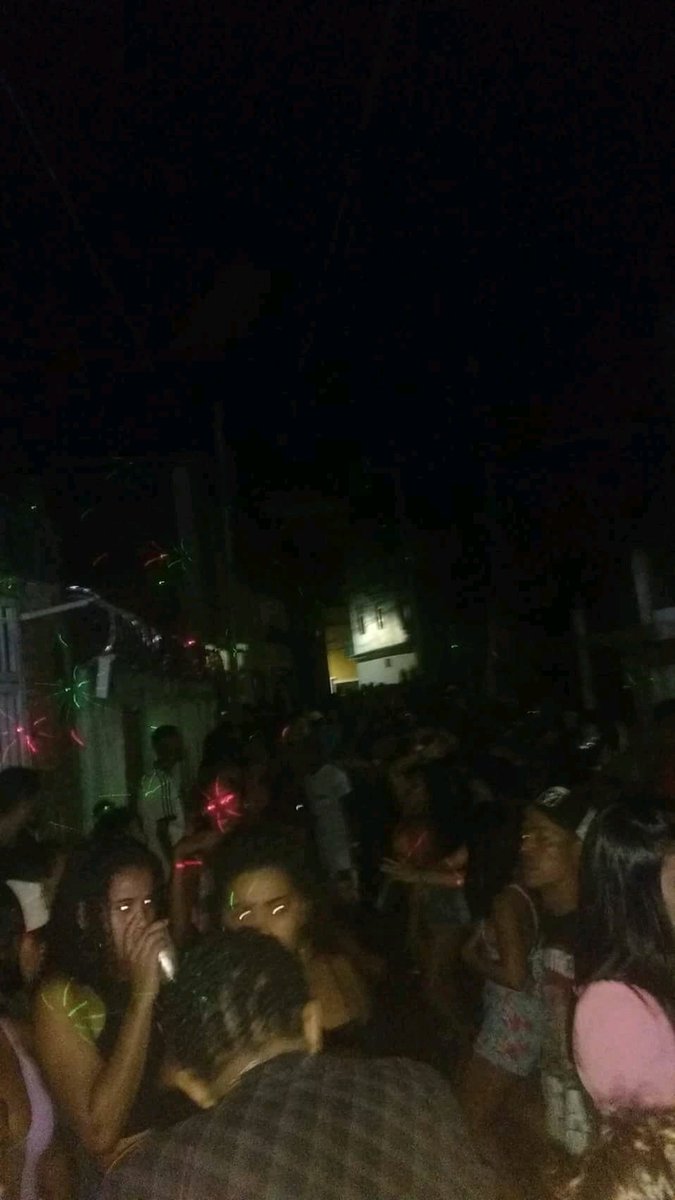 PdrBaile's tweet photo. Passando pra avisar que dia 04/05 rola O baile Da Pedreira e pra convida todos vocês pra tá comparecendo, lembrando que o baile vai até de manhã, só quem curtir sabe como é, preciso nem entra no assunto 😎🏄🎶🎵 
   Brota e convoca #BaileDaPdr 
RT RT RT RT RT RT RT https://t.co/eFhTSMiZYp