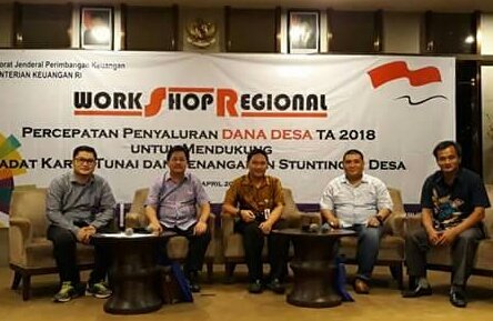 Syahlun891's tweet photo. Pemerintah Serius, kurangi kemiskinan melalui kebijakan #PadatKaryaTunai2018

mari kita laksanakan! 
@jokowi 
@EkoSandjojo 
@SatgasDanaDesa 
@tppindonesia 
#TerimaKasihPLD
#TPPISultra
#TPPIButon
@KN_P3MD 
@pendampingdesa_ https://t.co/L8kd1B7S7f